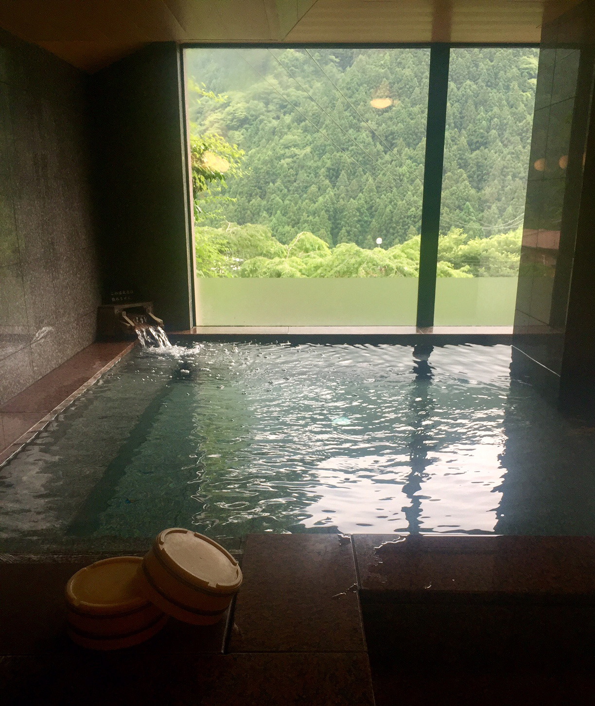 L'onsen dell'hotel Kazurabashi