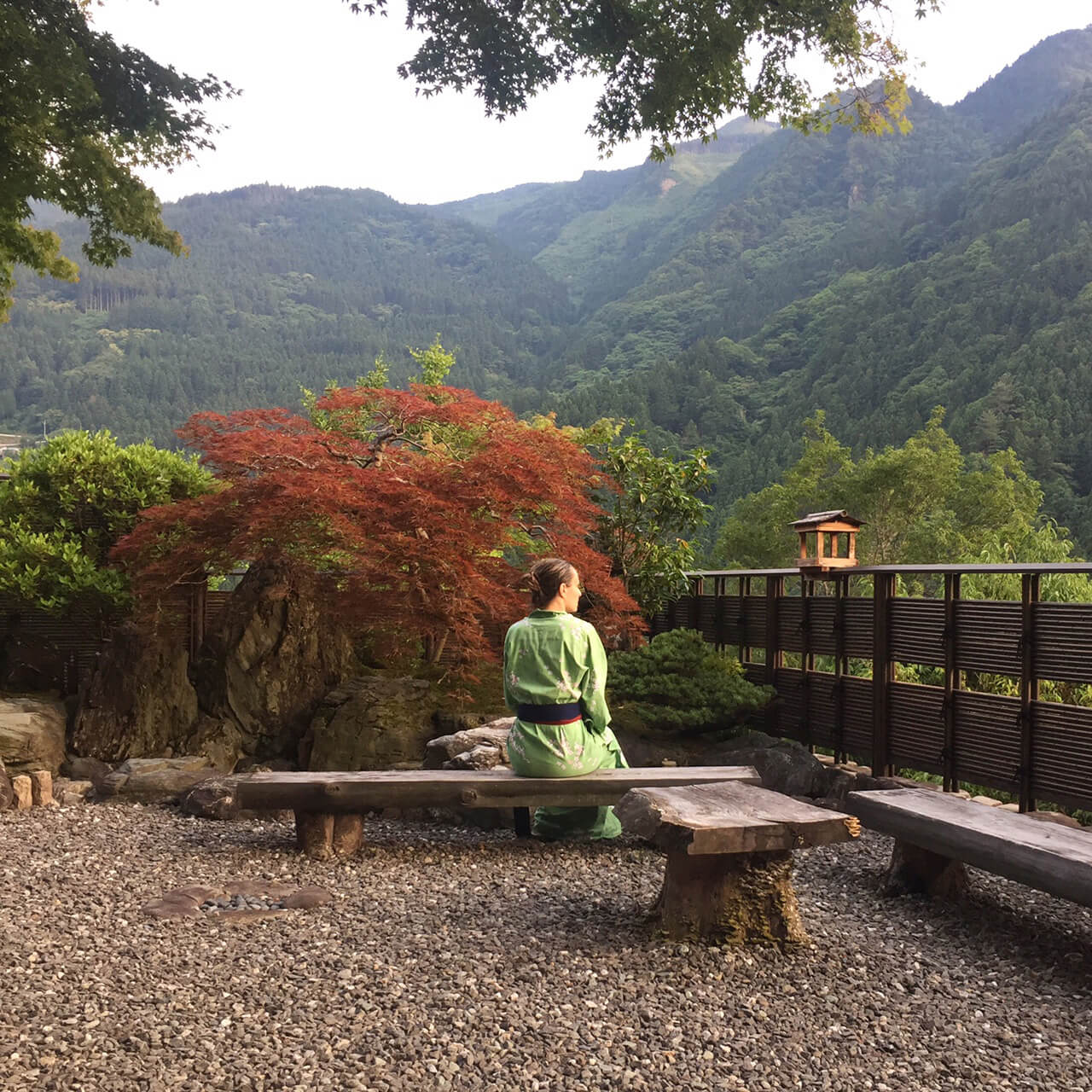 Io in Kimono nel giardino zen del kazurabashi